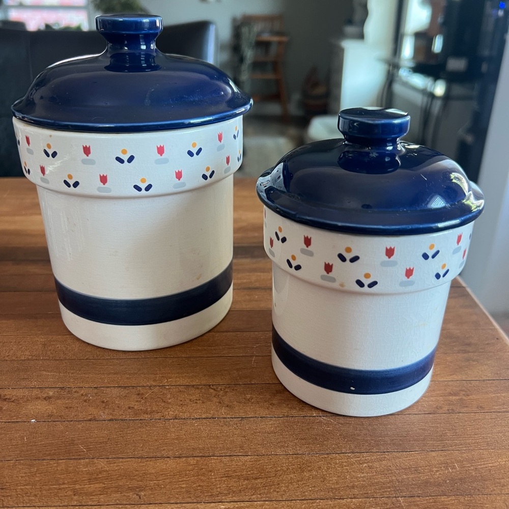 1983 Country Borders Blue and White Ceramic Canister Set
